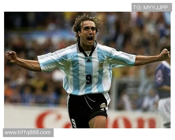 世界足球历史第一球星是谁足坛巅峰人物的传奇与成就分析